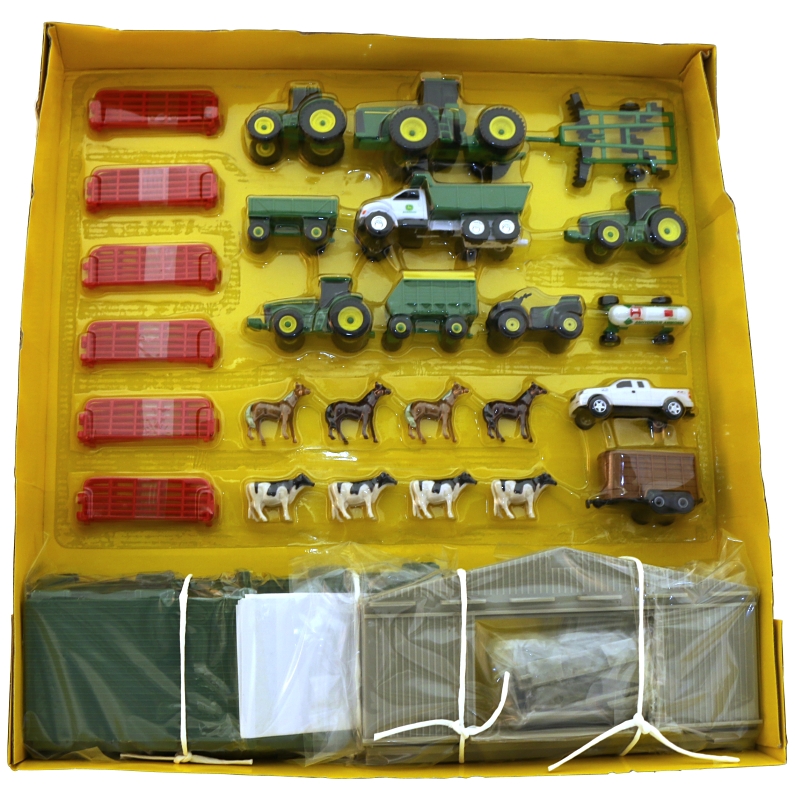 PLAY SET VALUE JD FARM 70PC   