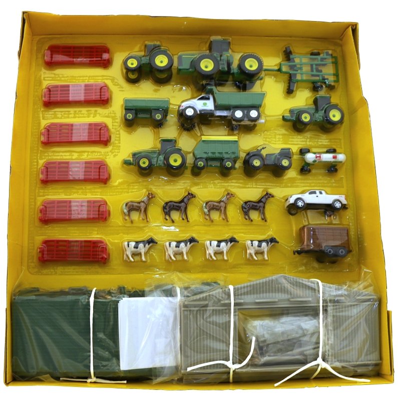 [2357408] PLAY SET VALUE JD FARM 70PC   
